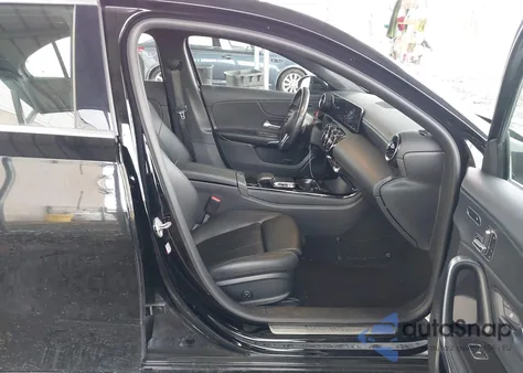 2020 Mercedes-Benz A 220 4Matic z USA, uszkodzony, nr VIN W1K3G4FB8LJ216210